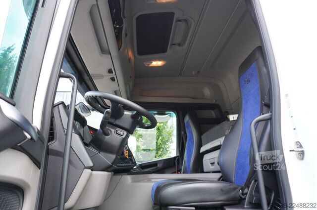 Platforma sa dizalicom SCANIA P410 B 6x2 / 2024 / 90 tho. km! / HMF