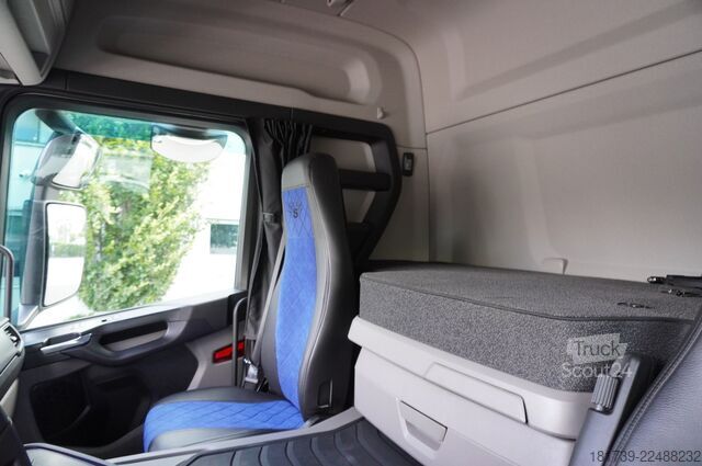 Platforma sa dizalicom SCANIA P410 B 6x2 / 2024 / 90 tho. km! / HMF