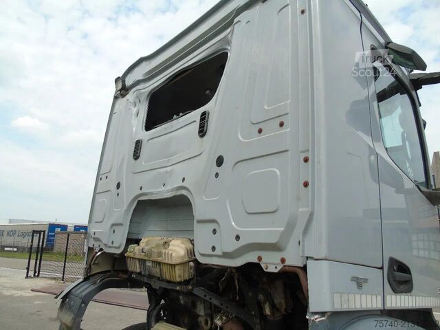 Chassis cabine Mercedes-Benz Arocs 2640 + 6x4 + functional / engine good + E...