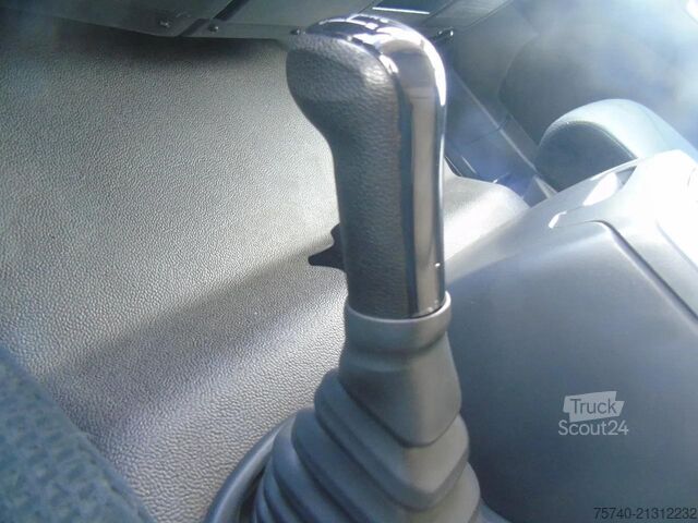 Gesloten bak MAN TGM 15.250 + MANUAL + EURO 5 + LIFT