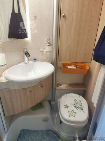 Camping-car semi-intégré Bürstner Travel Van T590