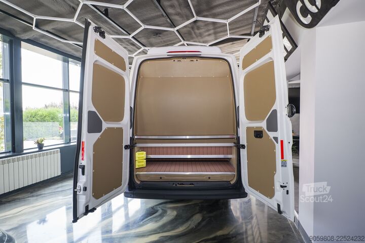 Personen-Microbus 19+1+1 Sitze VW Crafter 50