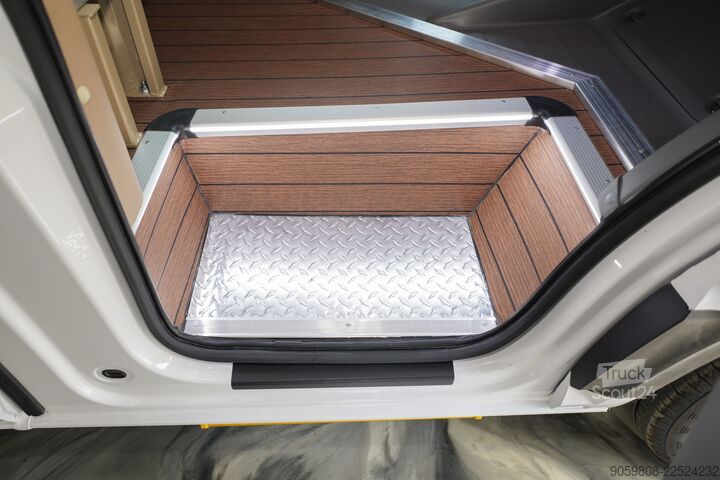 Personen-Microbus 19+1+1 Sitze VW Crafter 50