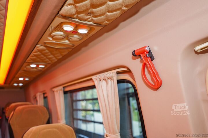 Personen-Microbus 19+1+1 Sitze VW Crafter 50