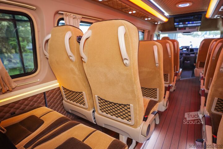 Personen-Microbus 19+1+1 Sitze VW Crafter 50
