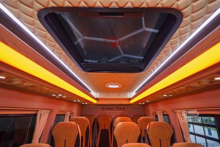 Personen-Microbus 19+1+1 Sitze VW Crafter 50