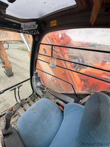 Chain excavator Hitachi ZX135US