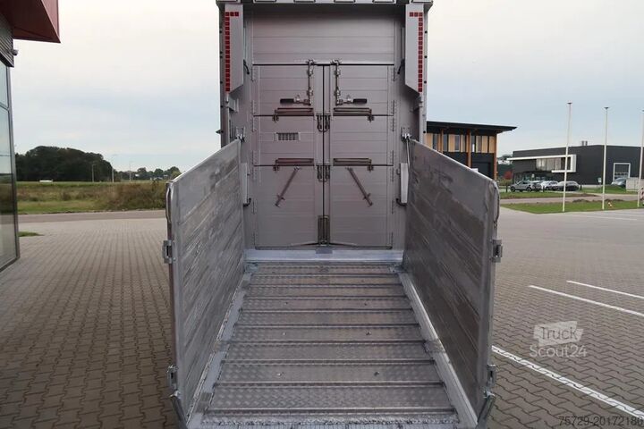 Transporte de ganado Pezzaioli SBA 31 - NEW - Neu - Livestock transporter