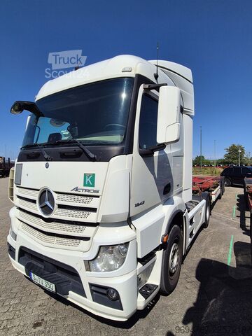 стандартний тягач Mercedes-Benz Actros 1842