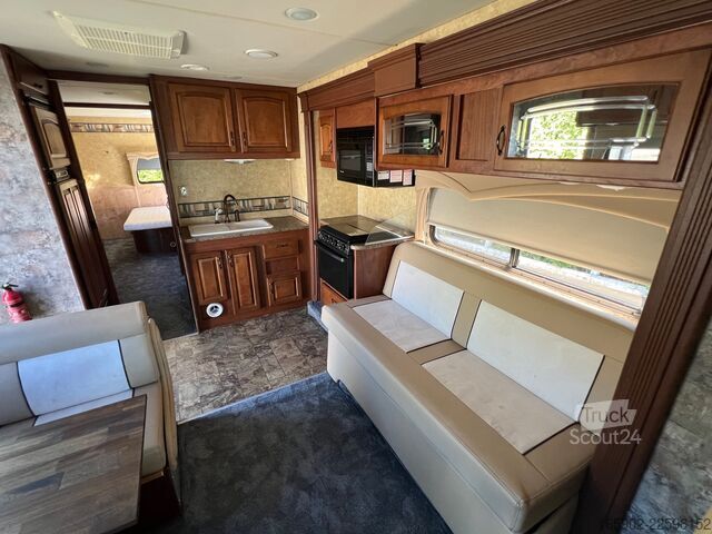 Avtodom z nadgradnjo (alkoven) Jayco Greyhawk 31 FS Wohnmobil USA