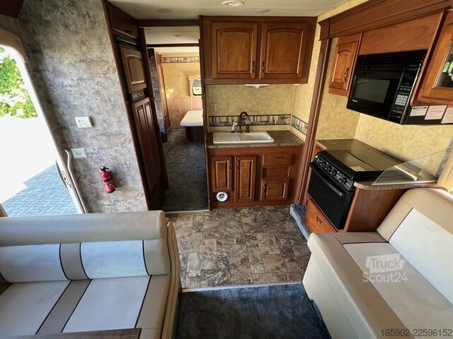 Avtodom z nadgradnjo (alkoven) Jayco Greyhawk 31 FS Wohnmobil USA