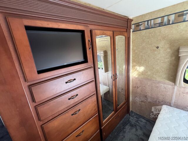 Avtodom z nadgradnjo (alkoven) Jayco Greyhawk 31 FS Wohnmobil USA