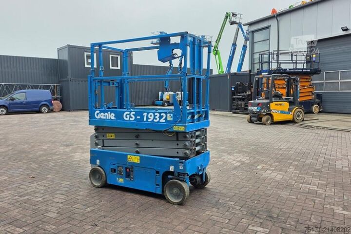 Ollós emelő Genie GS1932 Electric, Working Height 7.8 m, 227kg Capac