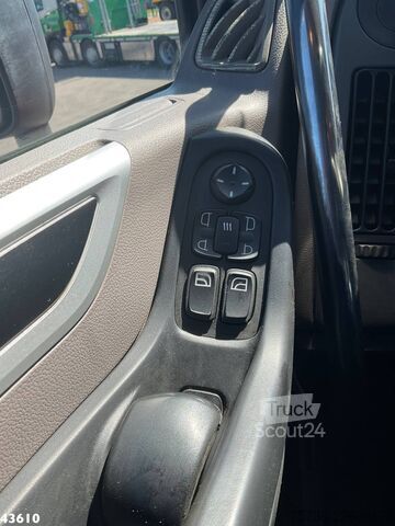 Ciężarówka z dźwigiem DAF FAD XF 530 8x4 Holzkran