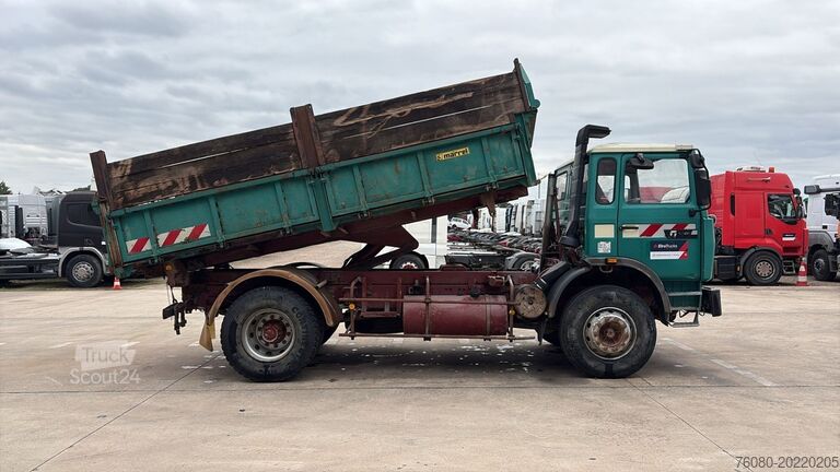 Wywrotka 3-stronna Renault G 300 Manager (LAMES / STEEL SUSP. / GRAND PONT...