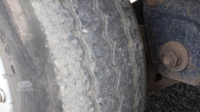 شبه مقطورة بمنصة عمل KÖGEL SN24 Plattform Liftachse SAF-Achsen Rungen