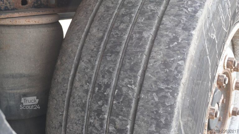 شبه مقطورة بمنصة عمل KÖGEL SN24 Plattform Liftachse SAF-Achsen Rungen