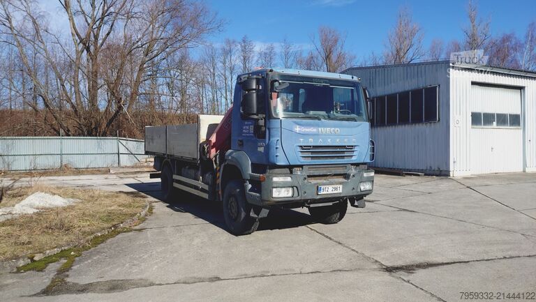 кран, монтиран на камион Iveco Trakker