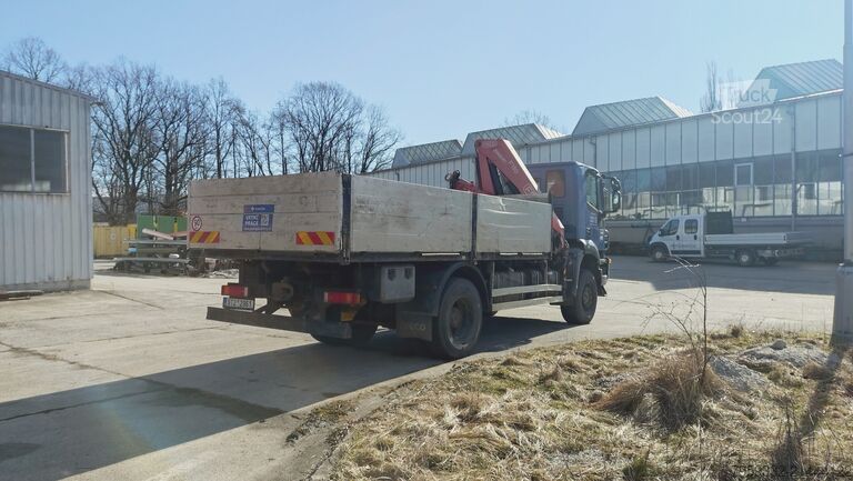 кран, монтиран на камион Iveco Trakker