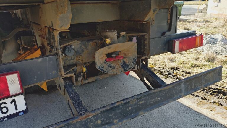 кран, монтиран на камион Iveco Trakker