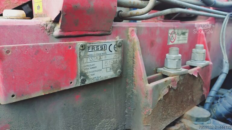 кран, монтиран на камион Iveco Trakker