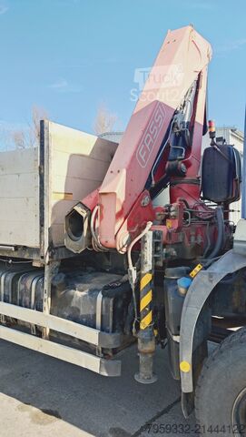 кран, монтиран на камион Iveco Trakker