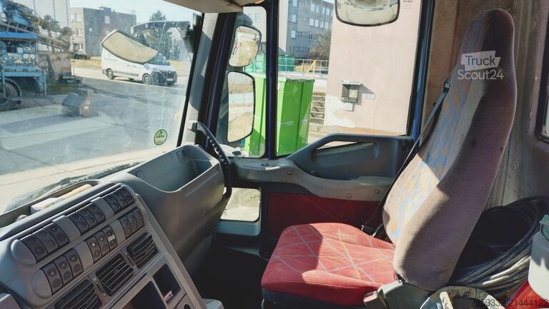 кран, монтиран на камион Iveco Trakker