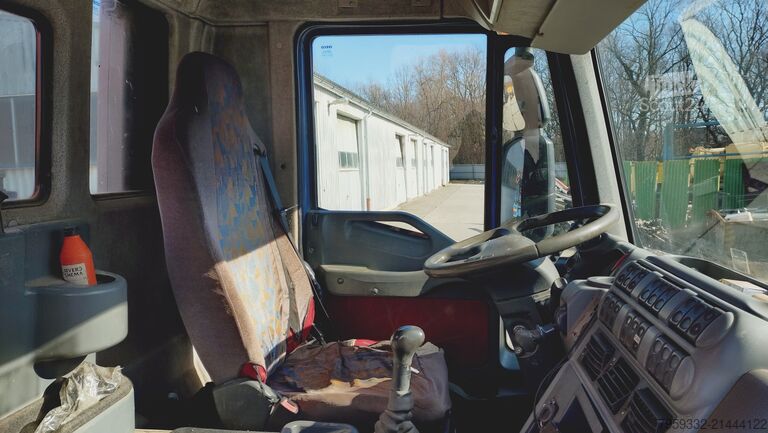 кран, монтиран на камион Iveco Trakker