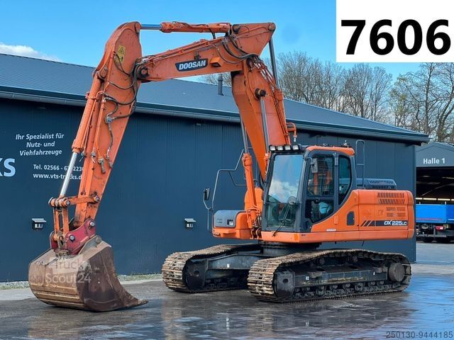Excavatrice à chaînes DOOSAN DX 225 Kettenbagger Verstellausleger,Klima