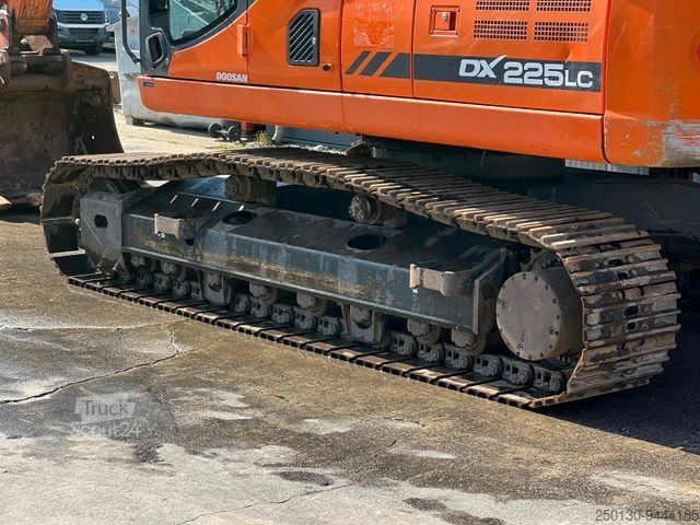 Excavatrice à chaînes DOOSAN DX 225 Kettenbagger Verstellausleger,Klima