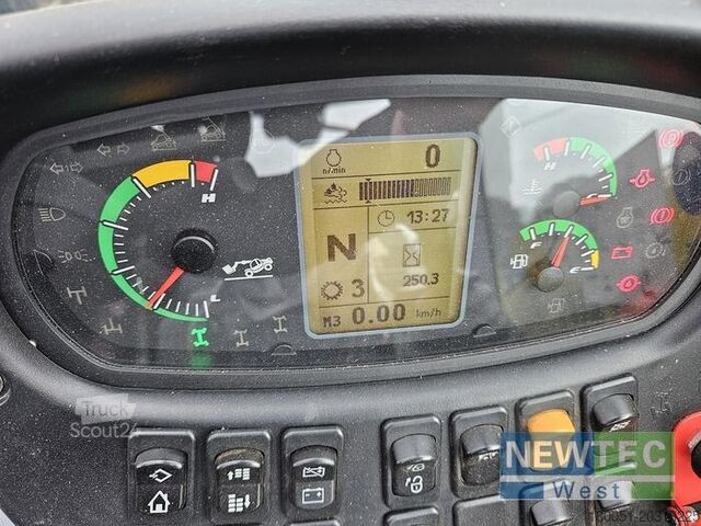 Teleskopski nakladalnik New Holland TH 7.42 ELITE