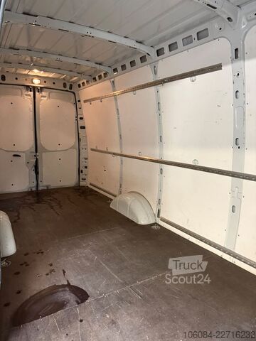 Dodávka s vysokou střechou IVECO Daily 35S18  MAXI HI-Matic AC TEMPO R-CAM LUFT
