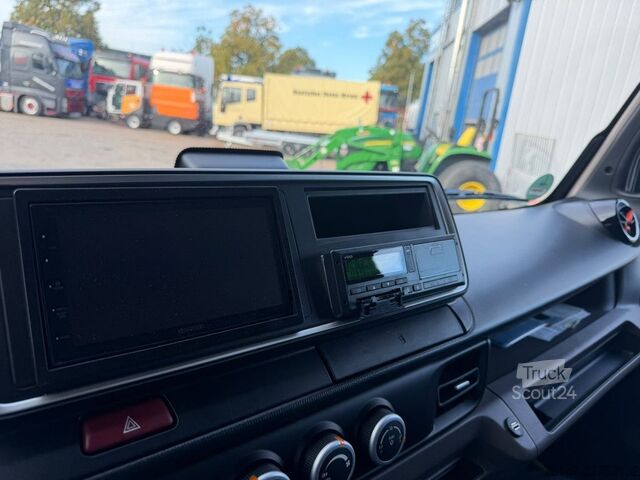 Fourgon tôlé FUSO eCanter 7C18e Elektro Klima 3-Sitzer Koffer LBW