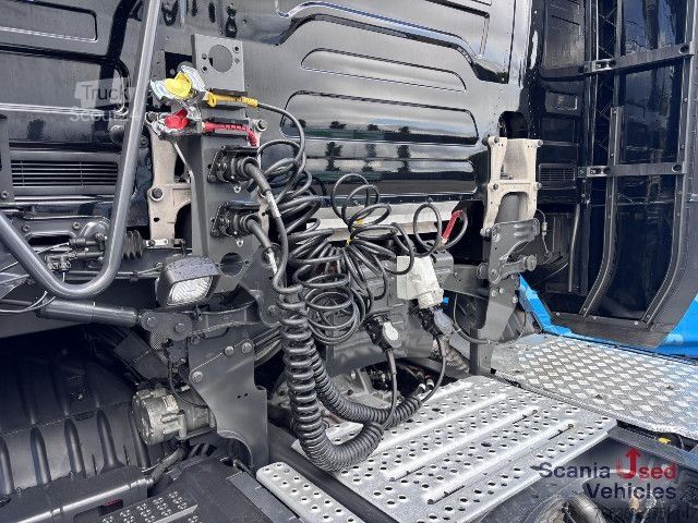 Tractor estándar Scania S 590 A4x2NA RETARDER V8 DIFF-L LED