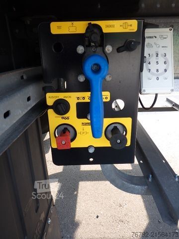 Semirremolque frigorífico SCHMITZ CARGOBULL SKO 24/L V7 Doppelst./Trennwand vorber./617 Std.