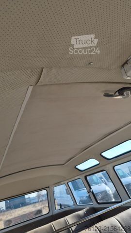 Minibus VW T 1 Samba mit Safarifenster