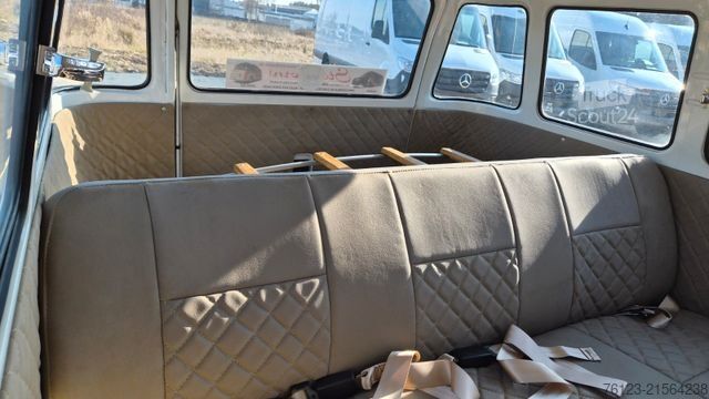 Minibus VW T 1 Samba mit Safarifenster