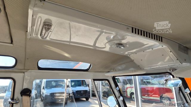 Minibus VW T 1 Samba mit Safarifenster