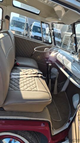 Minibus VW T 1 Samba mit Safarifenster