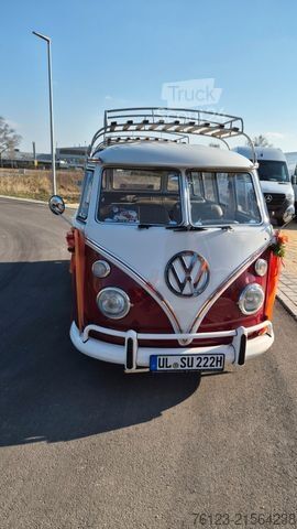 Minibus VW T 1 Samba mit Safarifenster