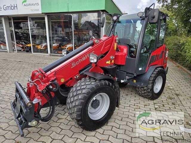 Chargeuse de cour Schäffer 4670 T KABINE