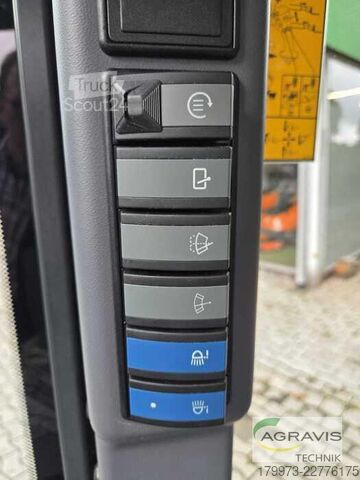 Chargeuse de cour Schäffer 4670 T KABINE