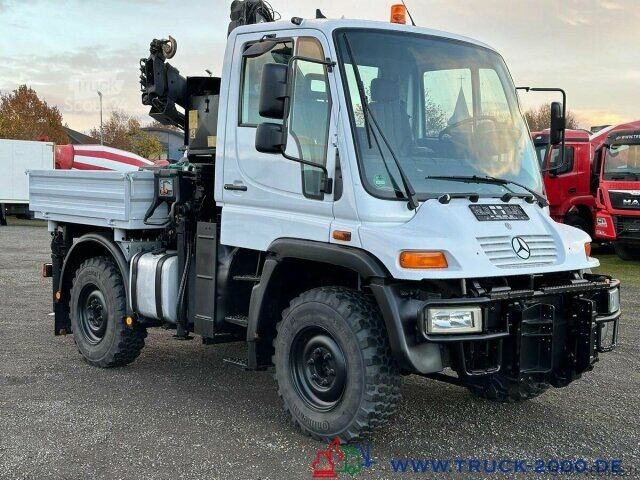 Macara montată pe camion Unimog U 300 4x4 Hiab Kran Fernbedienung Nur 78.144 Km