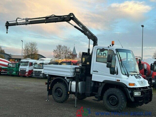 Macara montată pe camion Unimog U 300 4x4 Hiab Kran Fernbedienung Nur 78.144 Km