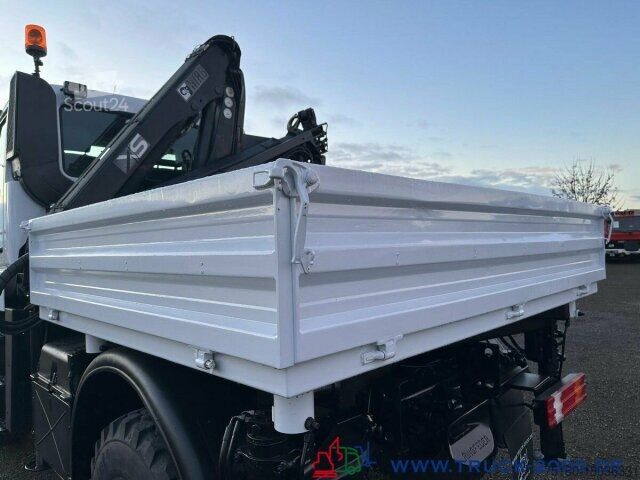 Macara montată pe camion Unimog U 300 4x4 Hiab Kran Fernbedienung Nur 78.144 Km