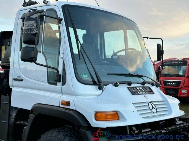 Macara montată pe camion Unimog U 300 4x4 Hiab Kran Fernbedienung Nur 78.144 Km