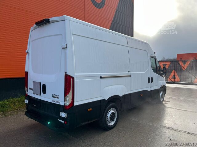 Transport refrigerat/congelat Iveco Daily 35S14N PULSOR 400 / box L=3300 mm