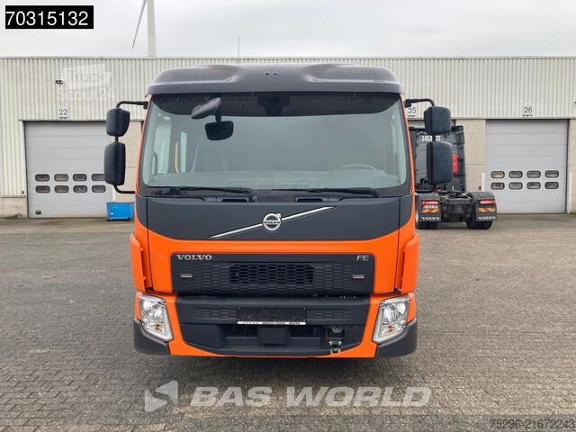 Chassis with cab Volvo FE 350 6X2 Low Entry full air suspension Lift+s...