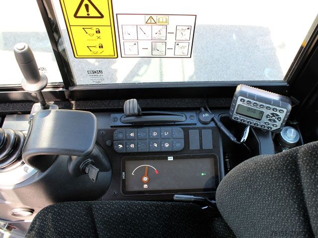 Mini-pelle JCB 16C-1 Cab Plus YS