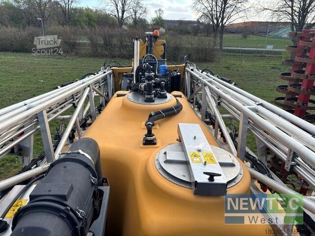 Pflanzenschutzmaschine Challenger ROGATOR 655 B